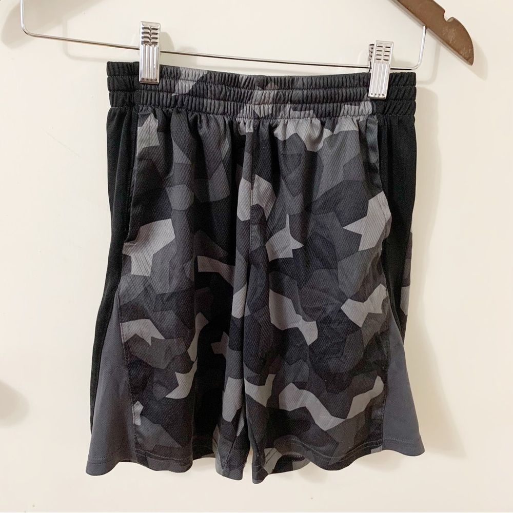 5/$25 Old Navy active go dry kids boys black camo shorts small 6-7